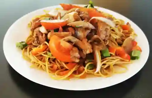 Tallarin Saltado de Pollo.