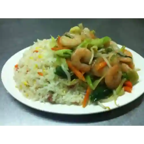 Chapsui de Camarón con Arroz Chaufan