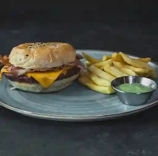 Cheeseburger + Papas Fritas