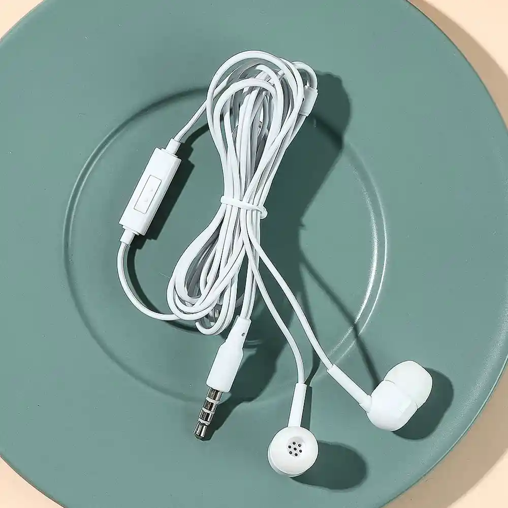 Miniso Audifonos De Cable Con Estuche En Forma De Capsula Blanco