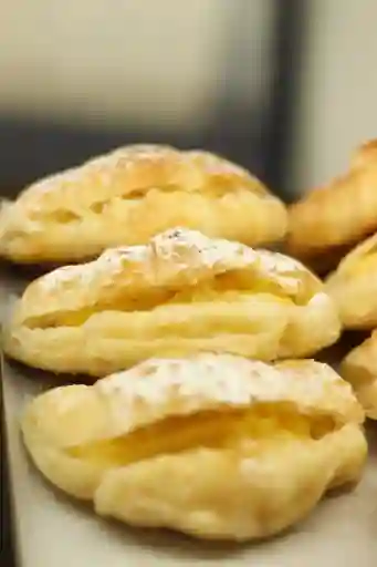 Medialuna Crema Pastelera