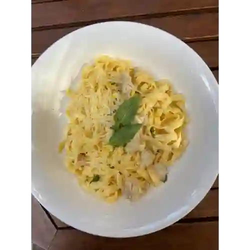 Fettuccine Jamón Alcachofa