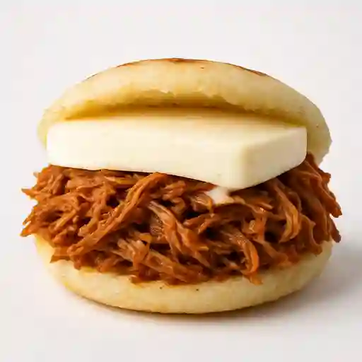 Arepa de Carne Mechada con Queso