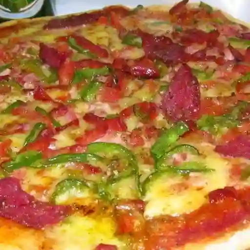 Pizza Mixta Mediana y Bebida