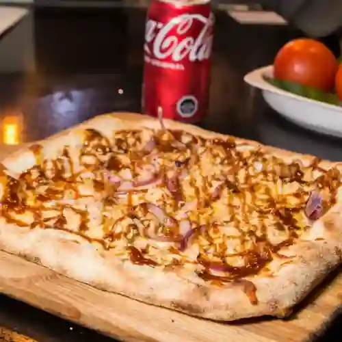 Pizza 20cm y Bebida Lata 350ml