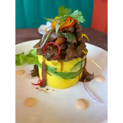 Causa de lomo saltado