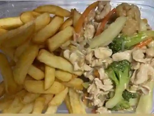 Colación de Chapsui de Pollo con Papas Fritas