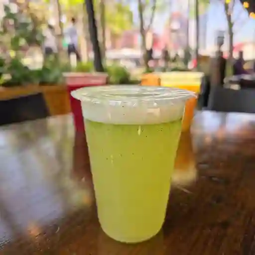 Limonada menta-jengibre