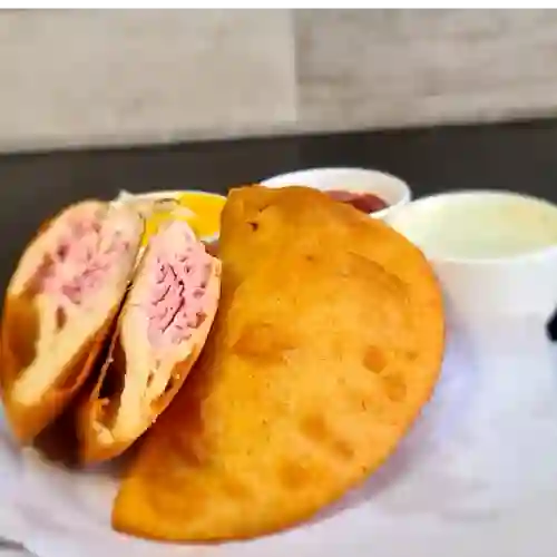 Empanada Jamón y Queso