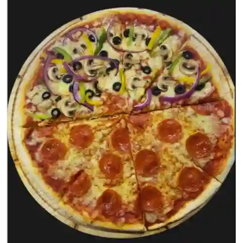 Pizza Mitad Pepperoni y Mitad Vegetariana