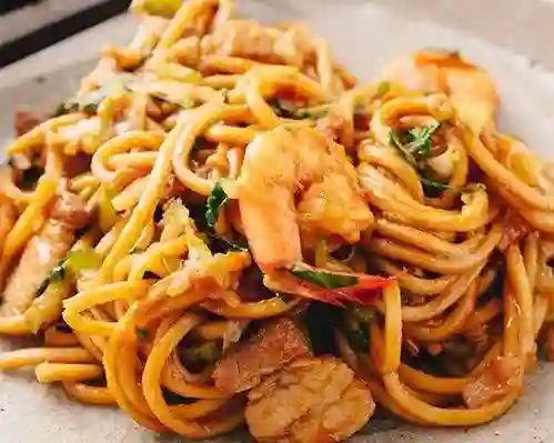 Tallarín Saltado 3 Sabores