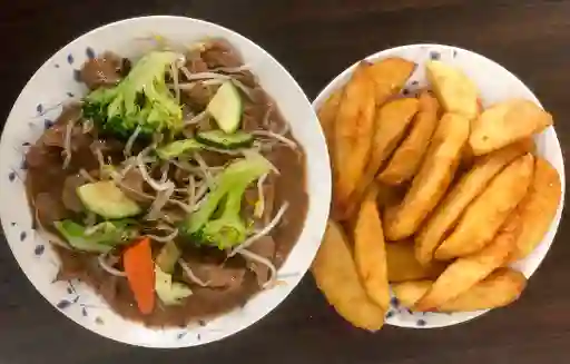 Chapsui de carne con papas frtas