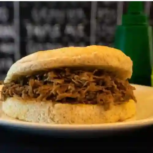 Sándwich de Carne Mechada
