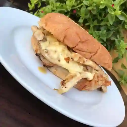 Sándwich de Pollo Luco