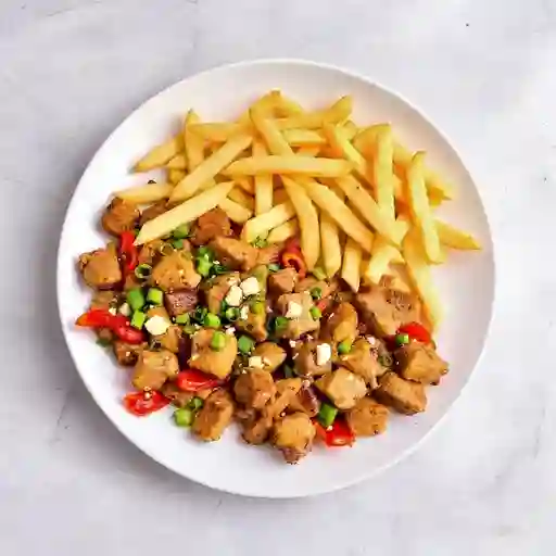 Cerdo cantones con papas fritas y arroz