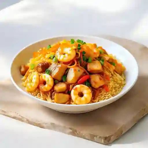 Yakimeshi Deluxe Cerdo Pollo Y Camaron