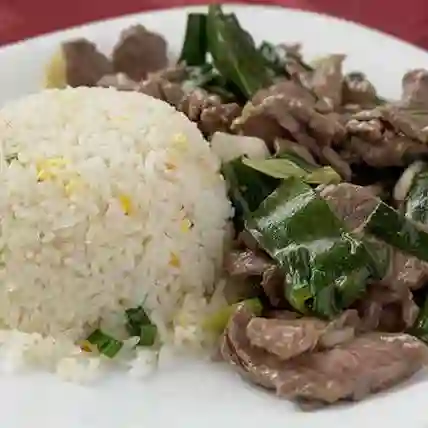 Carne Mongoliano con Arroz Chaufan