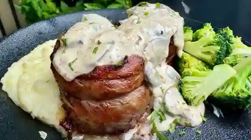 Filete con Salsa de Champiñones