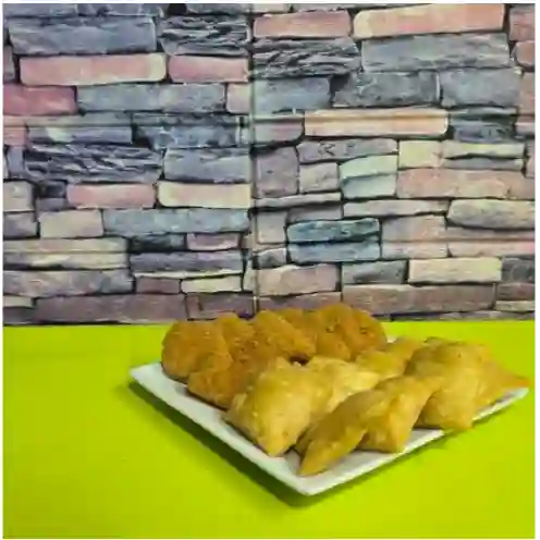 10 Nuggets + 10 Empanaditas