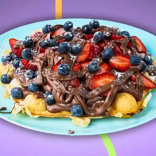 Waffle con frutilla arandano