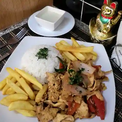 Pollo Saltado