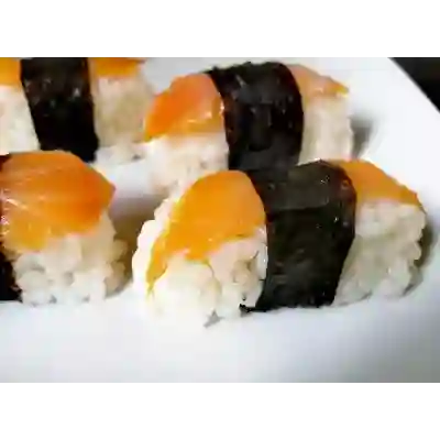 Nigiri Salmón 4 Pz