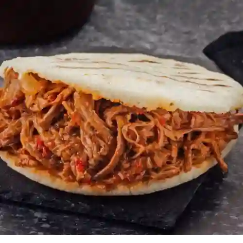 Arepa de Carne Mechada