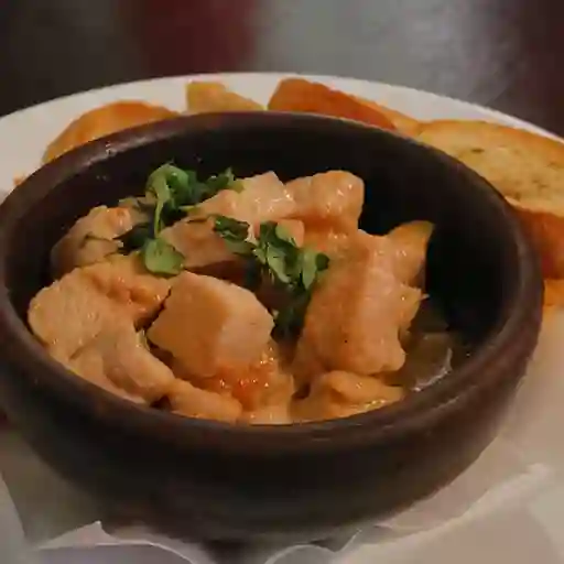 Pollo al ajillo