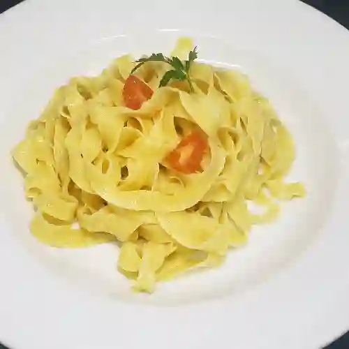 Fettuccini Al Huevo