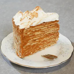 Trozo torta mil hojas manjar