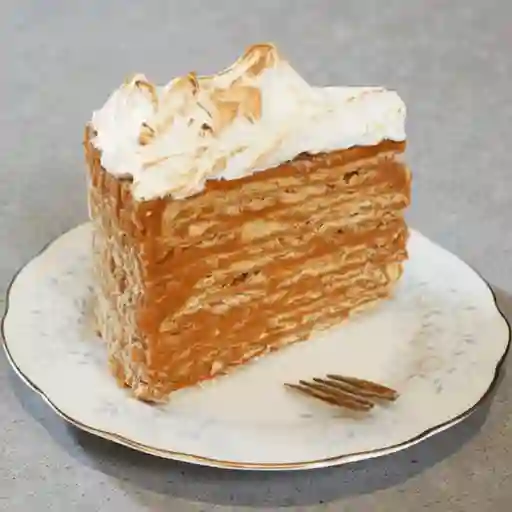 Trozo torta mil hojas manjar