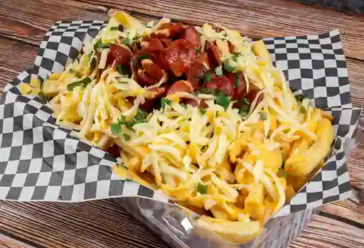 Papas Fritas Bastón con Chorizo Gigante