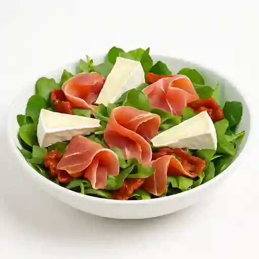 Ensalada de Queso Brie y Jamón Crudo