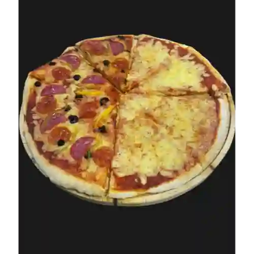 Pizza Mitad Española y Mitad Mozzarella