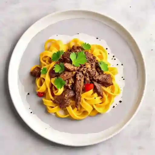 Fetuchini a la Huancaina con Lomo Saltado