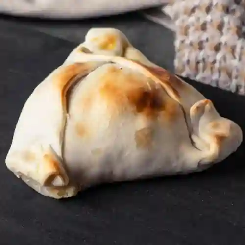Empanada Argentina de Jamón y Queso