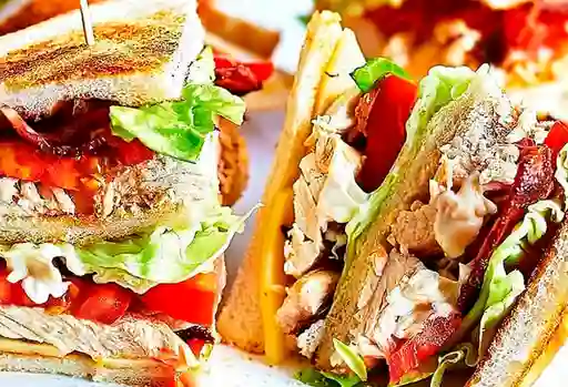 Sándwich Club House