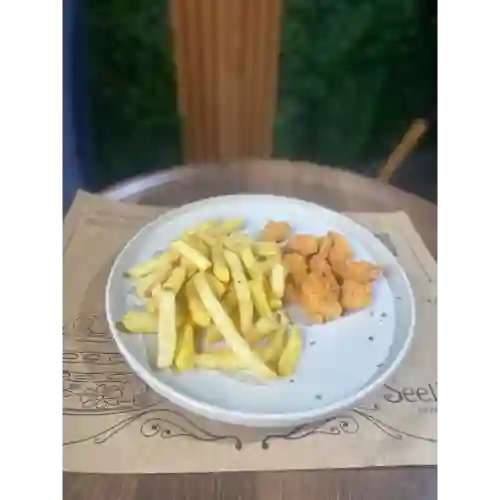 Papas Fritas con Chicken Pops