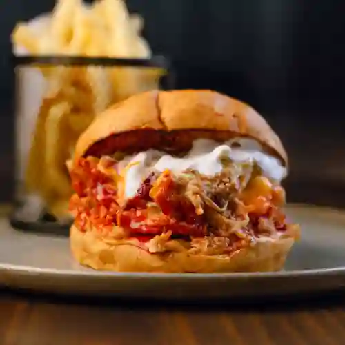 Sandwich de Pollo Gochujan Papas