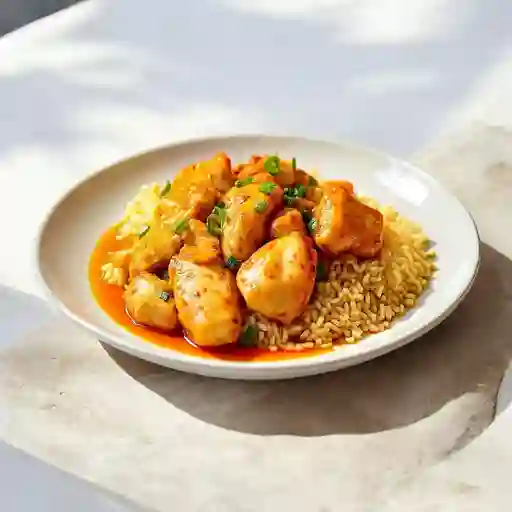 Colacion Pollo Mongoliano Con Arroz Chaufan+5 Unidades De Wantan Fritos + Bebida 350mi, Sabor Coca Cola O Fanta.