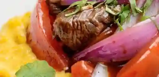 Salmón Saltado con Risotto a la Huancaína y Lomo Saltado con Ris