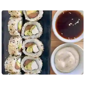 13. Roll California, Salmón, Queso Crema y Palta