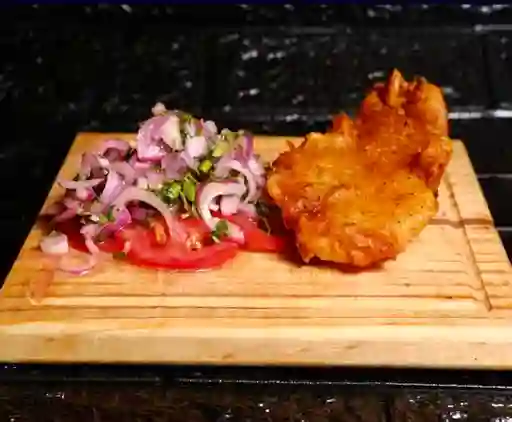 Reineta Frita con Ensalada Chilena