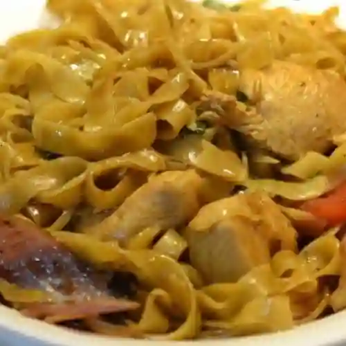 Fetuccini Salteado de Pollo