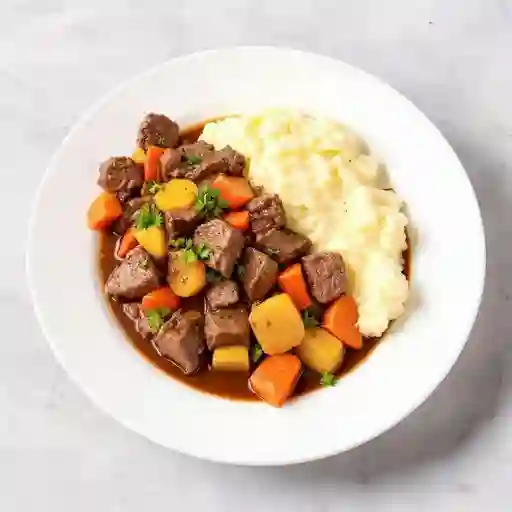 Carne salteada con verduras y pure