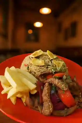 Lomo Salteado+arroz Chaufa.