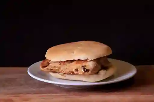 Sándwich de Pechuga de Pollo Deshuesada
