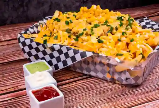 Papas Fritas Bastón con Cremoso Choclo