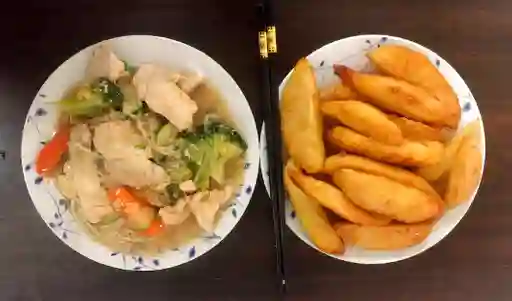 Chapsui de pollo con papas fritas