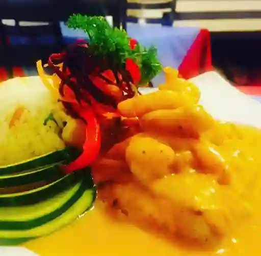 Pescado Salsa Camarones y Ostiones